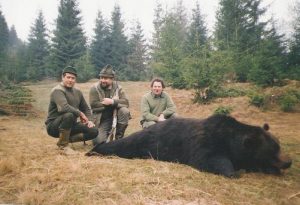 1990-ben Erdélyben, medvevadászat közben