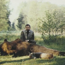 1990-ben Erdélyben, medvevadászat közben